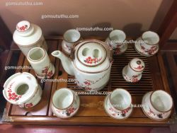 Ẫm chén tích đào đỏ men sữa